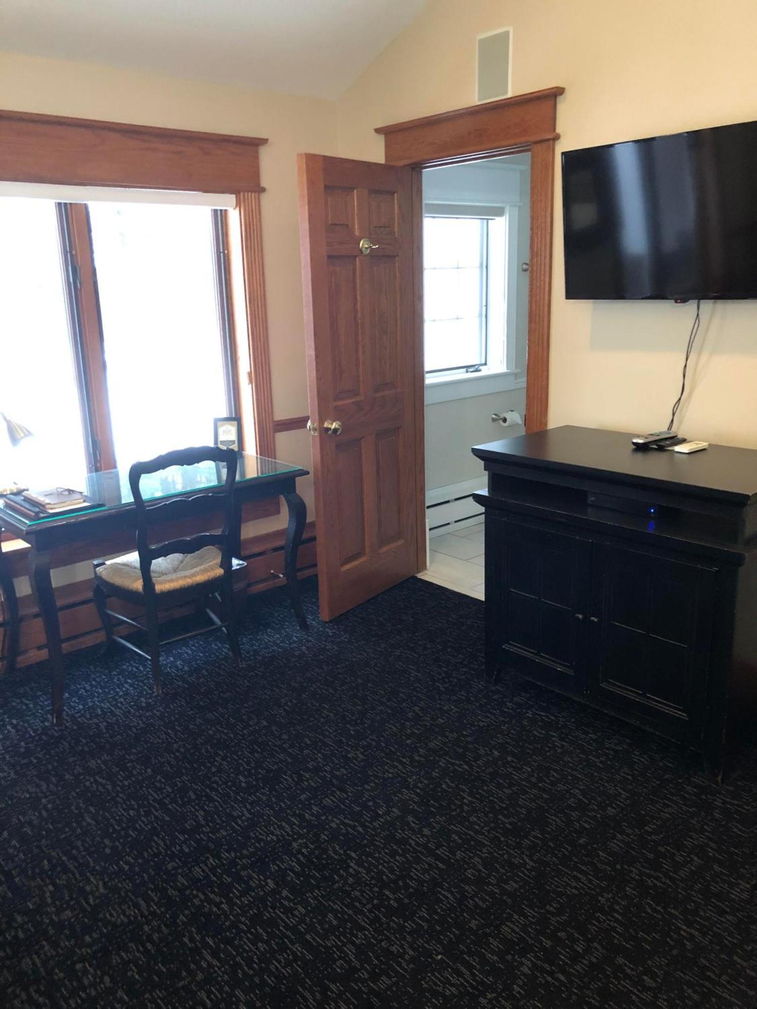 Suttons Bay Inn At Black Star Farms מראה חיצוני תמונה