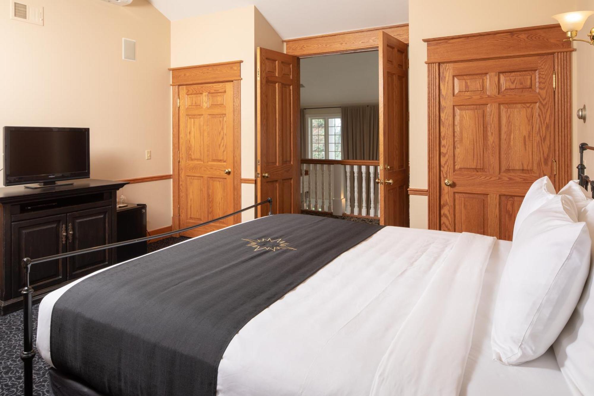 Suttons Bay Inn At Black Star Farms חדר תמונה
